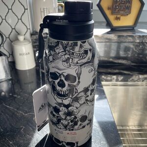 Skull Design hydrapeak Insulated Water Bottle